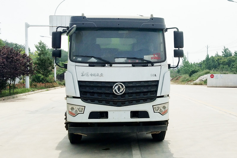 东风专底后双桥抑尘车（圆罐） 17方(雾炮60~100米)