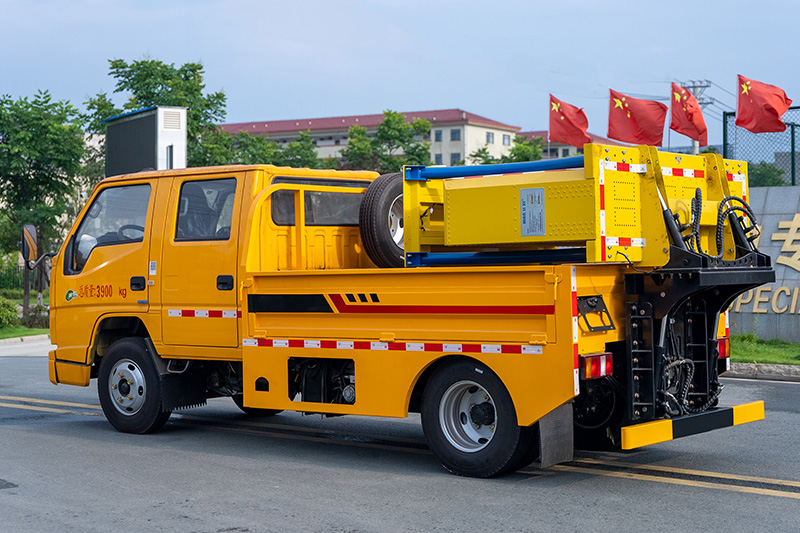 江铃顺达二级翻转防撞车(2000kg-70km/h)